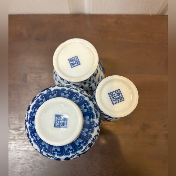 3 Japanese Blue & White Porcelain Bud Vases, Small Vases. - Picture 11 of 12